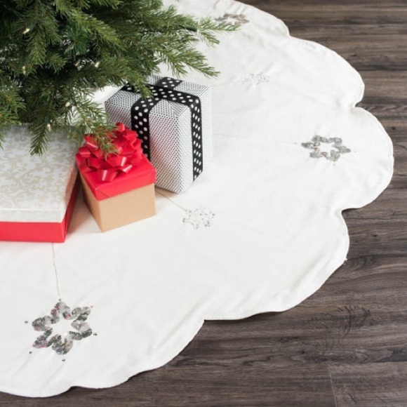 vickerman Other - Vickerman Decorative 60" Silver Flakes Collection Christmas Tree Skirt
